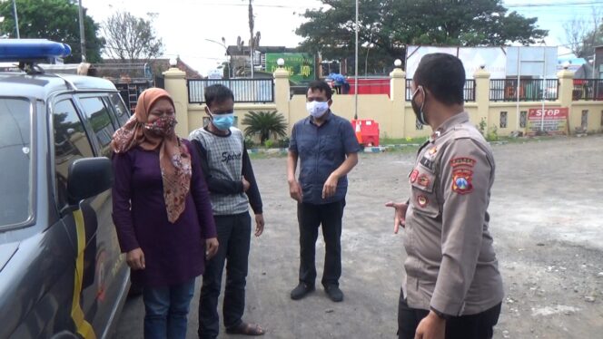 
Pasutri Spesialis Tipu Ranmor Ditangkap Polisi di Pos Penyekatan PPKM Leces