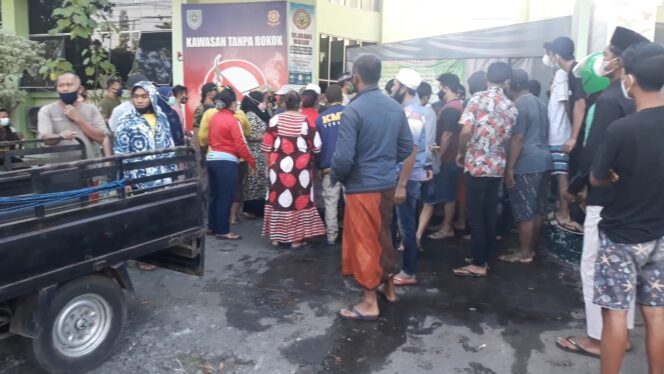 
Tolak Pemulasaran, Puluhan Warga Pesisir Mayangan Jemput Paksa Jenazah dengan Motor Roda Tiga