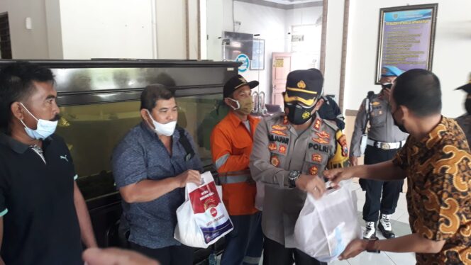 
Tak Dapat Jatah Oksigen, Tukang Las Sambat Dewan