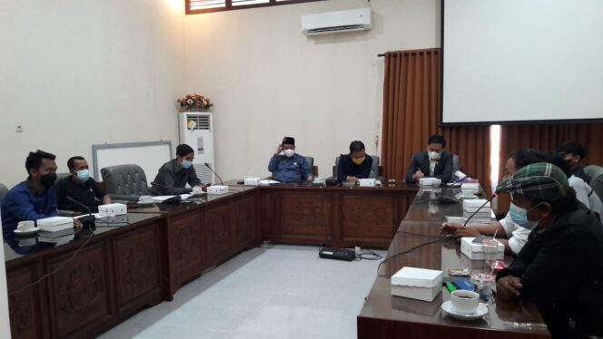 
Gerakan Rakyat Banyuwangi Bersatu Desak Dewan Segera Lakukan Interplasi Tapal Batas Ijen