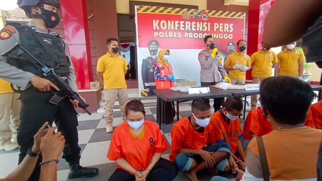 
Enam Pengedar Pil Koplo Sasaran Pelajar Dibekuk Polisi