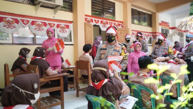 
Polres Probolinggo Kota Gelar Vaksin Kemerdekaan Sasaran Pelajar SMKN