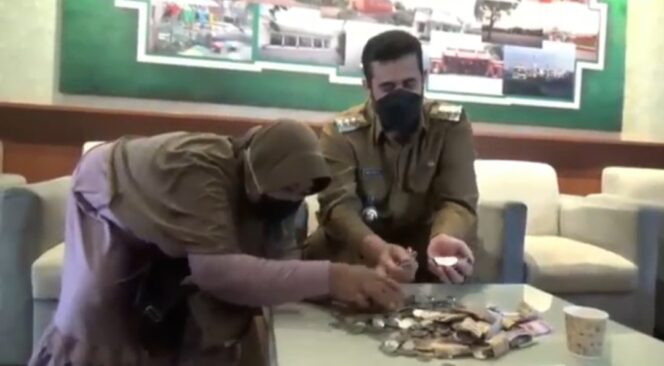 
Kisah Bakul Pecel Asal Kota Probolinggo Bantu Penanganan Covid-19