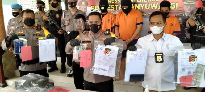 
Dua Pelaku Pemalsu Surat Rapid Test Antigen Covid 19 Diciduk Polisi