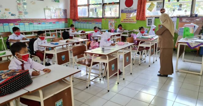 
Pemkab Probolinggo Uji Coba PTM Terbatas dengan Protokol Kesehatan Ketat