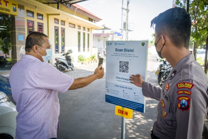
Berkunjung ke Mapolres Probolinggo Wajib  Gunakan Aplikasi PeduliLindungi