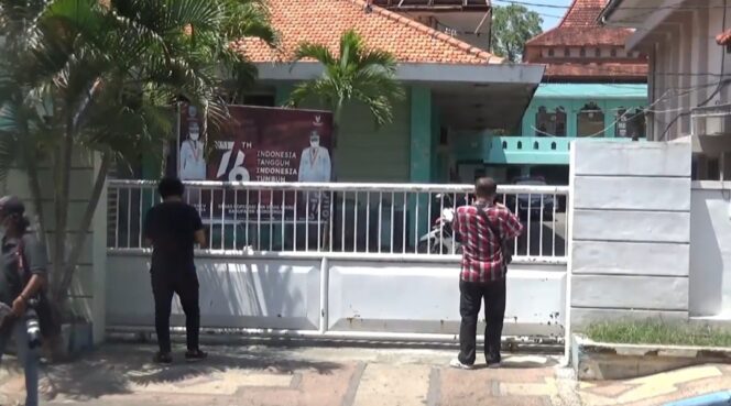 
KPK Kembali Geledah Sejumlah Kantor Dinas Pemkab Probolinggo