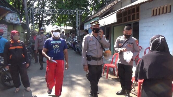 
Percepat Menuju Kekebalan Kelompok, Polisi Gelar Vaksinasi ke Pasar