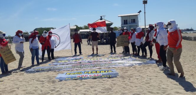 
Tolak PP 85, Komunitas Buruh dan Pekerja Pelabuhan Kota Probolinggo Gelar Aksi Damai