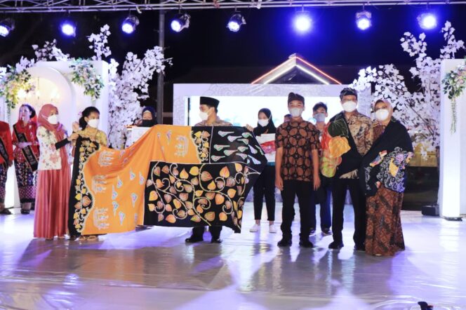 
Pemkot Pasuruan Gelar Festival Pesona Batik 2021 dengan Prokes Ketat