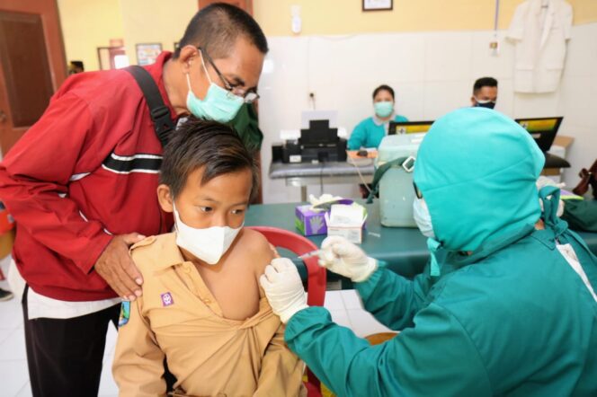 
Vaksinasi Massal di Kota Probolinggo, Target Seribu  Pelajar