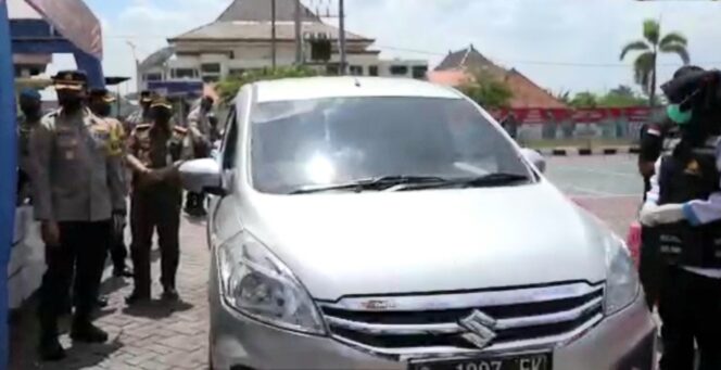 
Percepat Capaian Vaksin, Polres Probolinggo Resmikan Gerai Vaksin Presisi Drive Thru