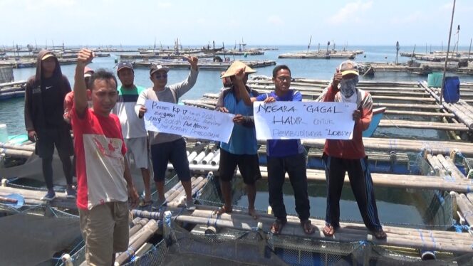 
Pembudidaya Lobster Probolinggo Gelar Aksi Damai Tolak Permen KP 17 Tahun 2021