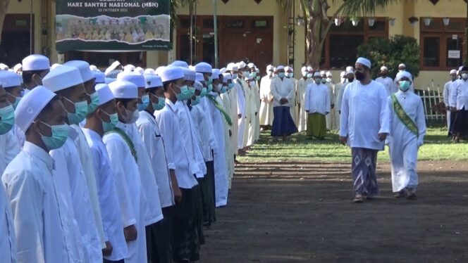 
Pimpin Apel Hari Santri, Wali Kota Habib Hadi: Santri Ikut Menjaga Kedaulatan