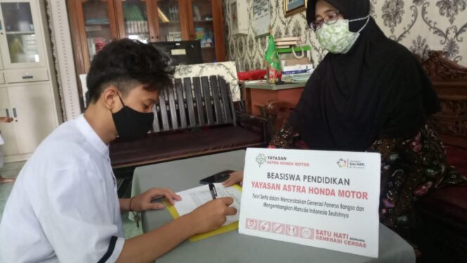 Peringati Sumpah Pemuda, Yayasan AHM Salurkan Ratusan Beasiswa Pendidikan