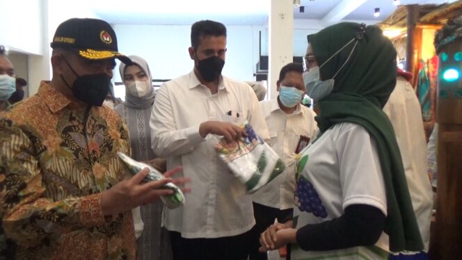 
Muhadjir Effendy: Regulasi Pemkot Probolinggo Wajibkan Supermarket Menyediakan Tempat Bagi UMKM Bisa Dicontoh