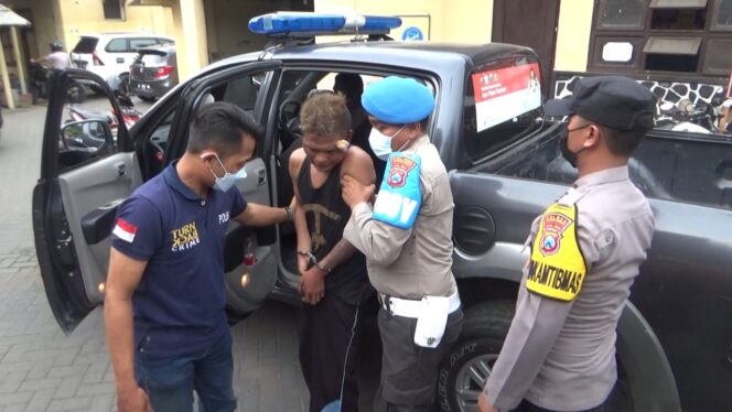 
Timsus Polres Probolinggo dan Reskrim Polsek Gending Amankan Pelaku Pencurian Motor