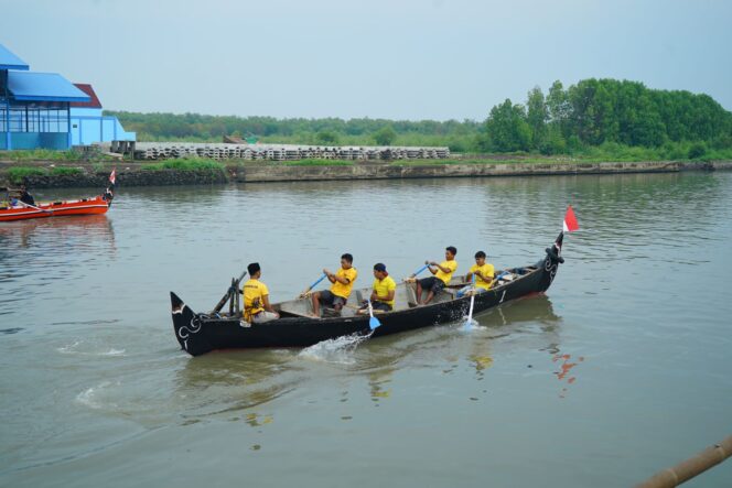 
Tumbuhkan Semangat Wisata Bahari, Pemkot Pasuruan Gelar Lomba Dayung