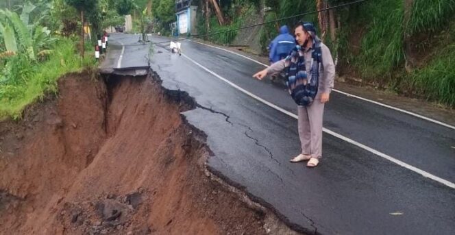 
Jalur Menuju Bromo Via Pasuruan Longsor