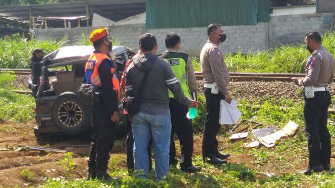 
Terkait Penyebab Mobil Ditabrak Kereta di Purwodadi, Begini Kata Polisi…