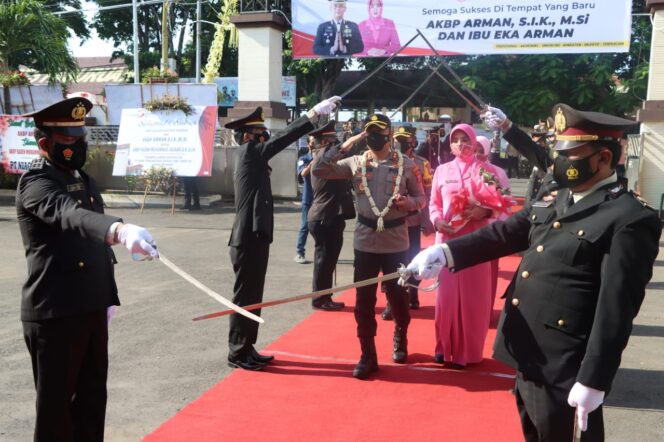 Farewell Parade Warnai Pergantian Kapolres Pasuruan Kota