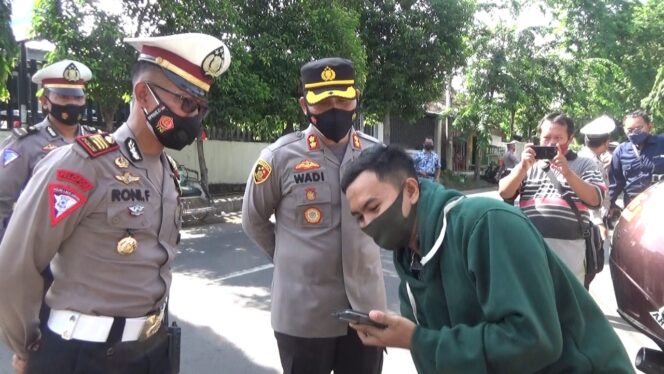 
AKBP Wadi Sa’bani : Kelengkapan Prokes dan Vaksinasi Harus Kita Kedepankan dalam Ops Zebra Semeru 2021