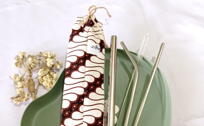 
Masih Pakai Sedotan Plastik? Yuk, Pindah Pakai Sedotan Stainless