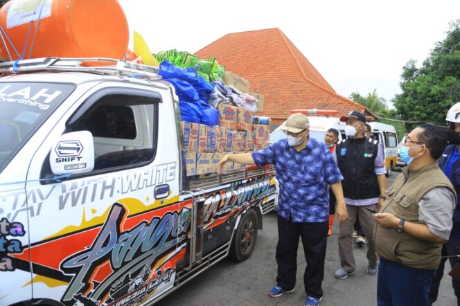 
Pemkab Probolinggo Berikan Bantuan ke Mayarakat Terdampak Erupsi Gunung Semeru