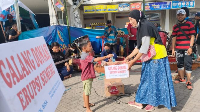 
Paguyuban Grogol Bisa dan Musik Daul Probolinggo Ngamen untuk Semeru