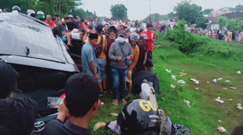 Innova Tertabrak KA Logawa, 4 Penumpang Tewas Seketika