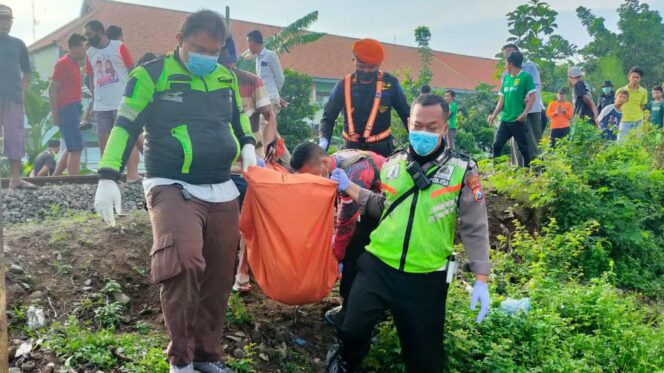
Kakek di Pasuruan Tewas Dengan Kepala Pecah Usai Tersambar Kereta Api Komuter