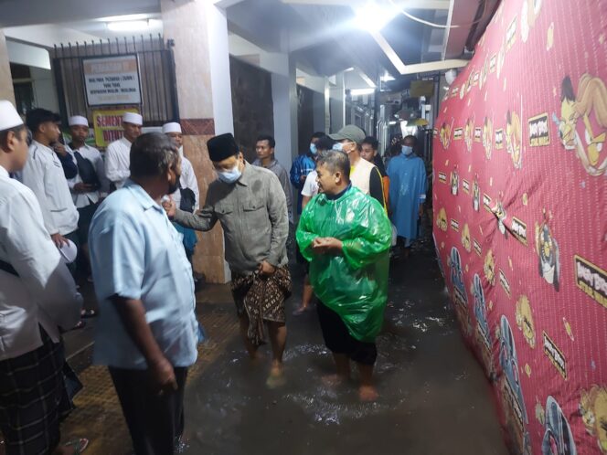 
Gus Ipul Minta Maaf Belum Bisa Atasi Banjir Kota Pasuruan
