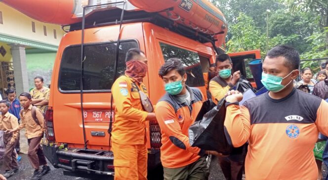 Tim Sar Berhasil Temukan Korban Tenggelam di Sungai Pekalen