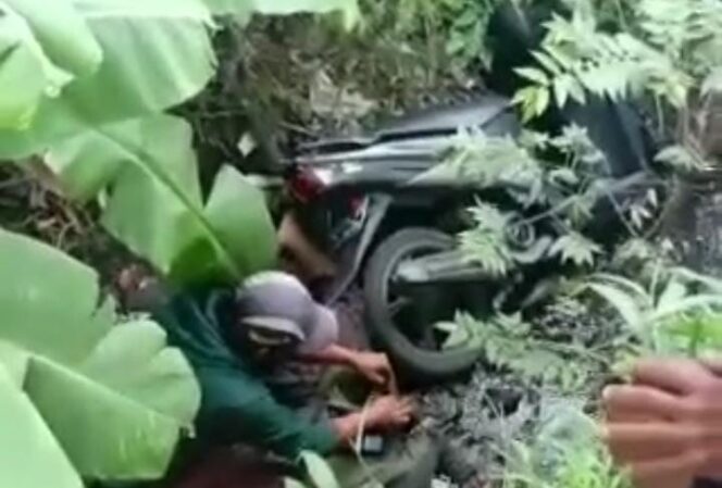 Ditabrak Pikap, Pemotor  Terpental ke Sungai hingga Tewas