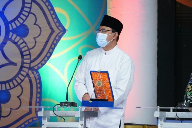 Gus Ipul Terima Penghargaan Sukses Memimpin di Tengah Krisis
