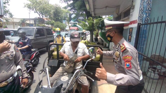 
Satlantas Polres Probolinģgo Kota Gelar Menpura, Ini Tujuannya…