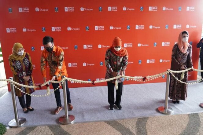 
Resmikan Kampus UMKM Shopee, Gubernur Jatim Harapkan Produk Lokal Malang Raya Go Digital