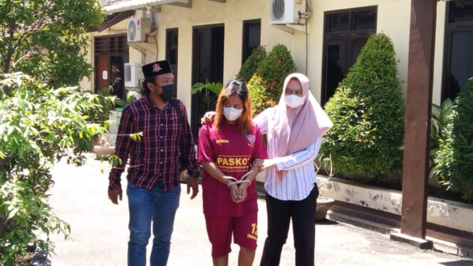 
Wanita Pembuang Bayi Hasil Hubungan BO Ditangkap