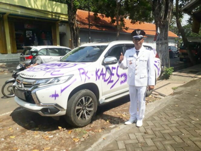 
Begini Aksi Kades Wates Lekok Corat-coret Mobil Mewahnya Usai Dilantik