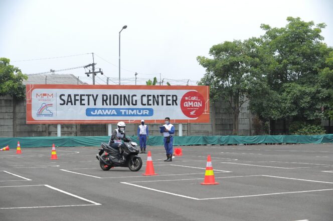 Cari_Aman di Jalan, Begini Teknik Pengereman yang Baik