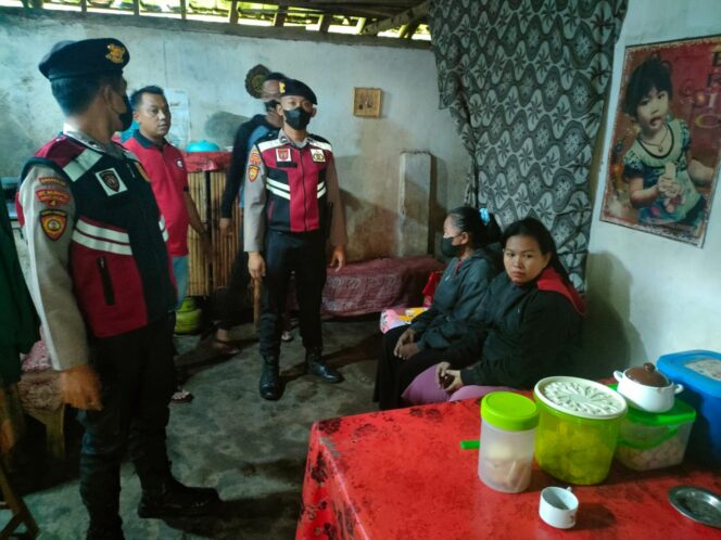 
Sat Samapta Polres Probolinggo Amankan 8 PSK dan 2 Pria Hidung Belang