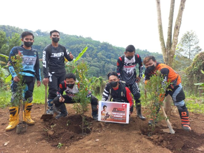 
Trabasan Dan Nobar MXGP Bareng Komunitas CRF Malang