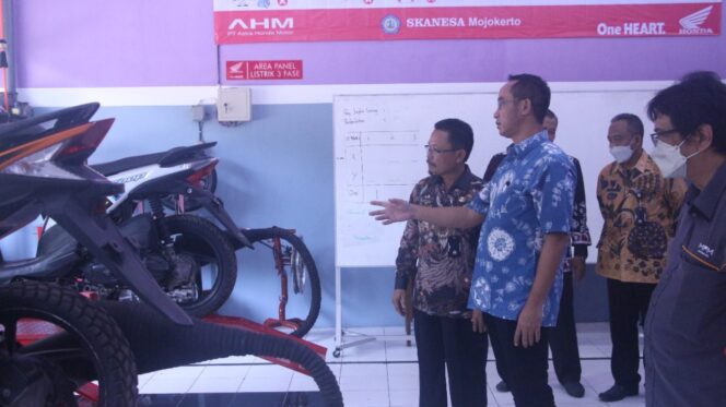 
MPM Honda Jatim Perluas Pendidikan Vokasi dengan Resmikan 3 Sekolah Binaan Astra Honda