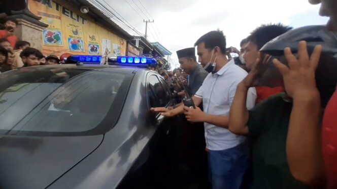 
Kesal Diancam Pistol Mainan, Maling Motor Kepung Warga