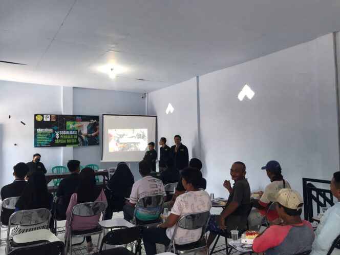 
KKN Universitas Panca Marga Sosialisasi Cara Merawat  Sepeda Motor