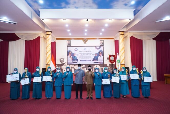 
Gus Ipul Minta Ibu-Ibu PKK Gagas Event Kreatif