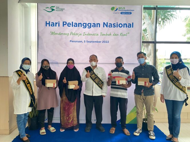 
Peringati Hari Pelanggan Nasional, Kepala BPJS Ketenagakerjaan Pasuruan Sapa Peserta Secara Langsung