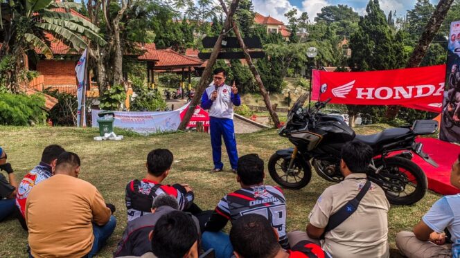 
Ratusan Bikers Meriahkan Deklarasi CB150X Adventure Indonesia Regional Jatim
