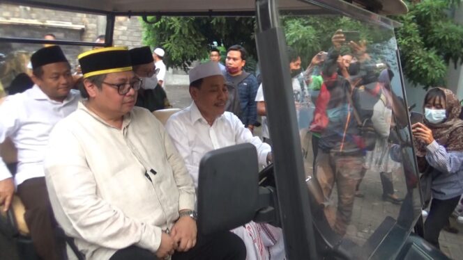
Ketum Partai Golkar Datangi 2 Ponpes Terbesar di Probolinggo