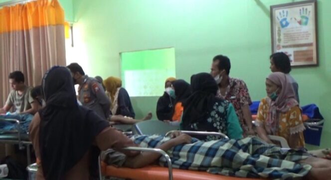 
Jembatan Gantung Ambruk di Probolinggo Diduga Karena Overload